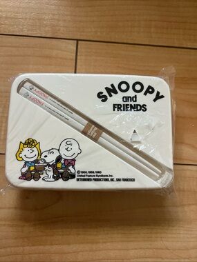 SNOOPY and Friends White Character Lunch Box with Matching Chopsticks